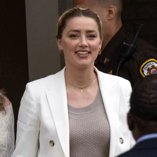 Γιατί το TikTok πιστεύει ότι η δικηγόρος της Amber Heard είναι μεγάλη fan του Johnny Depp;
