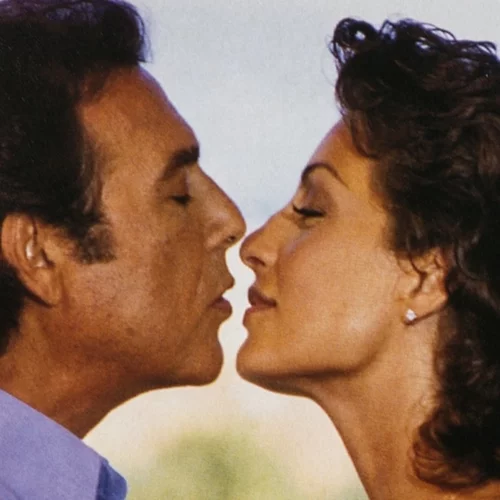 27 χρόνια πριν | Η Άντζελα Γκερέκου και ο Τόλης Βοσκόπουλος ανοίγουν το αρχοντικό τους στην Κέρκυρα