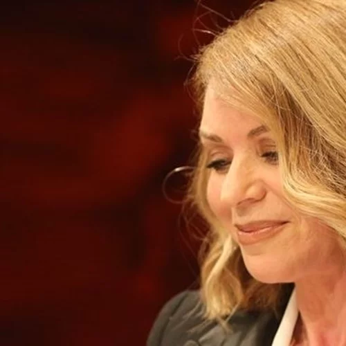 Έλλη Στάη | "Έχουμε μπει σε έναν αιώνα που οι γυναίκες αρχίζουν να δείχνουν τα δόντια τους"