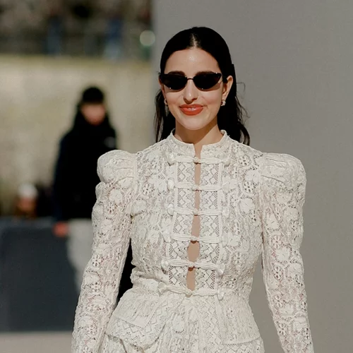 3 διαχρονικοί τρόποι για να φορέσεις το τζιν παντελόνι αυτή την περίοδο