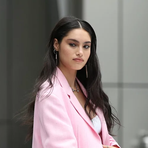 Κεφάλαιο (βαμμένα) μαλλιά | Η υβριδική μάσκα με χρώμα που φροντίζει και δίνει λάμψη στην τρίχα