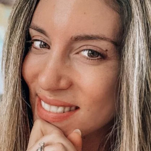 Αθηνά Οικονομάκου | Η εγκυμονούσα ηθοποιός έβαψε τα μαλλιά της και μας δείχνει την αλλαγή