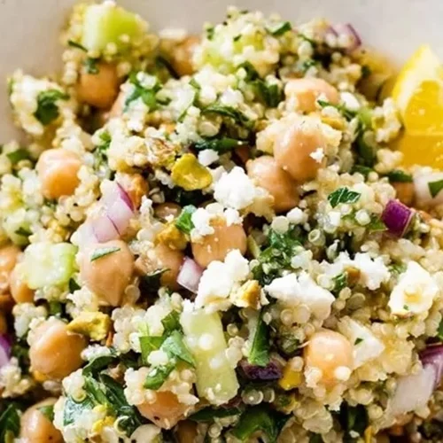 Φτιάξε πανεύκολα τη viral σαλάτα της Jennifer Aniston