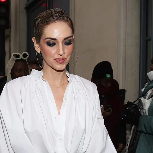 Paris Haute Couture Week | Το ιδιαίτερο eye makeup look της Chiara Ferragni κολακεύει τέλεια τα μπλε και πράσινα μάτια