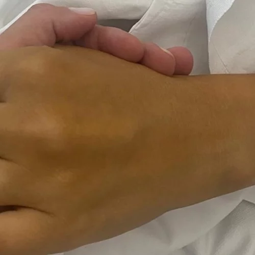 Η Δέσποινα Καμπούρη στο νοσοκομείο | Η ανάρτηση με τον ορό