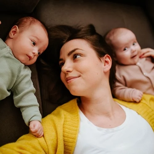 "Δεν είμαι έτοιμη"| Το (πολύ) αληθινό βίντεο μιας μαμάς που δεν ήθελε να αφήσει τα μωράκια της για να επιστρέψει στη δουλειά μετά την άδεια μητρότητας