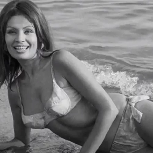 Ρίκα Διαλυνά | Ποζάρει άκρως καλοκαιρινή σε εξώφυλλο ιταλικού περιοδικού