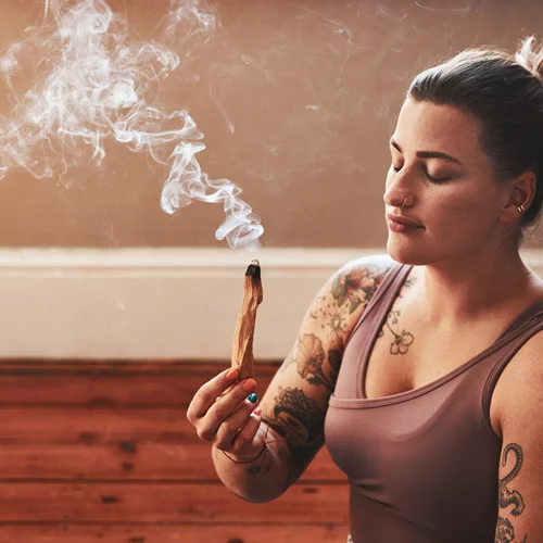 Θέλεις να διώξεις την αρνητική ενέργεια; Τι γνωρίζεις για το Palo Santo;