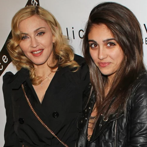 "Aδύναμη και πολύ κουρασμένη" η Μαντόνα, μετά τη λοίμωξη που υπέστη