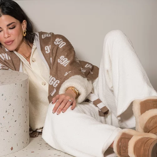 Η Δάφνη Καραβοκύρη φορά τα αγαπημένα της outfits από την UGG και αποκαλύπτει το styling tip που ακολουθεί πιστά