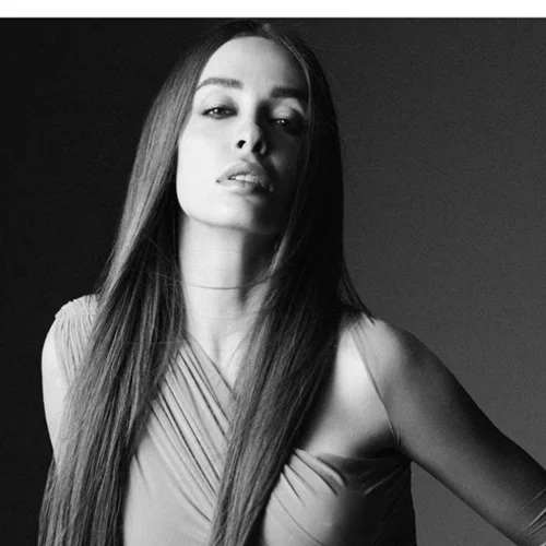 Ελένη Φουρέιρα | Η πρώτη ελληνίδα τραγουδίστρια στο "V Magazine"