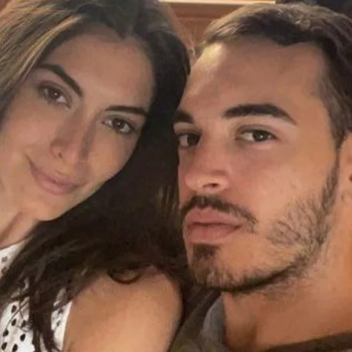 Εύη Ιωαννίδου | Ποζάρει στην αγκαλιά του συντρόφου της, Ίνο Φάις