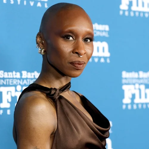 Η Σίνθια Ερίβο τιμήθηκε με το βραβείο Κερκ Ντάγκλας στο Φεστιβάλ της Σάντα Μπάρμπαρα