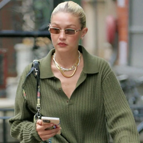 Σύμφωνα με τη Gigi Hadid, αυτός είναι ο πιο chic χρωματικός συνδυασμός του φθινοπώρου