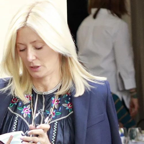 Μαρί Σαντάλ | Η υπέροχη οικογενειακή φωτογραφία στη θάλασσα - To ολόσωμο μαγιό της