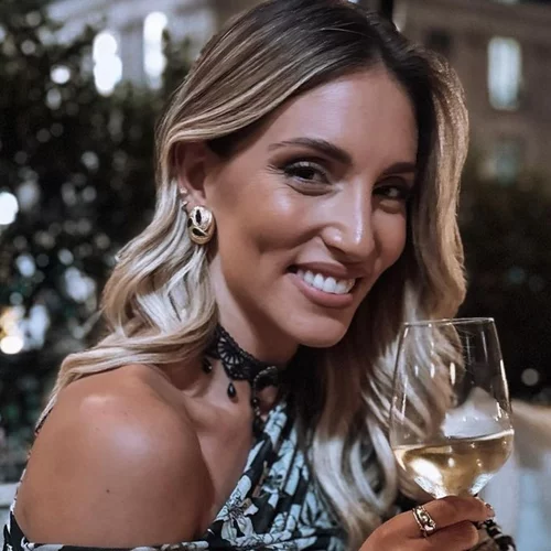 "Η ζωή συνεχίζεται" | Η Αθηνά Οικονομάκου σε νέα αντίδραση για το διαζύγιο με τον Φίλιππο Μιχόπουλο