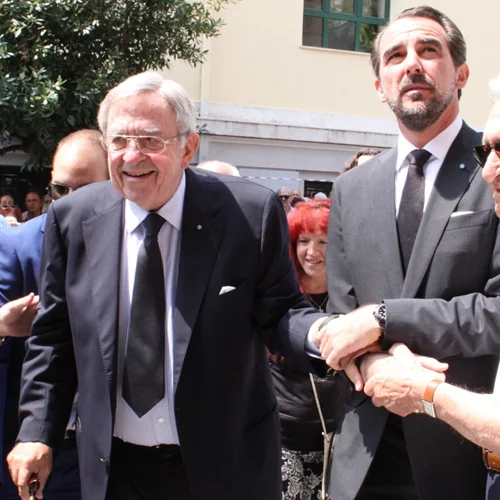 Σύσκεψη στο Μαξίμου για την ταφή του τέως βασιλιά Κωνσταντίνου - Τα προβλήματα και το σενάριο που προκρίνεται