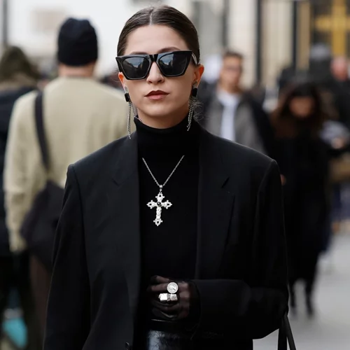 Τα κομψά looks που μπορείς να δημιουργήσεις με μια φούστα τον χειμώνα