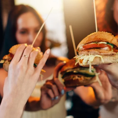 Τι να φάω έξω; 4 μυστικά που θα σώσουν τη γραμμή σου