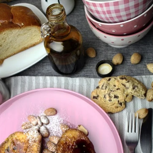 Αυγόφετες με τσουρέκι και πετιμέζι, αυγά μάτια σε πήλινο, Κέικ Νουτέλα | 3 συνταγές για το πιο εντυπωσιακό πρωινό