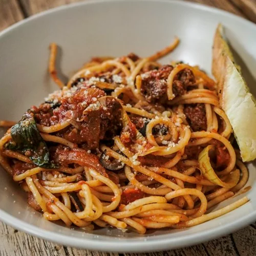 Συνταγή για γιουβέτσι με μακαρόνια στο φούρνο