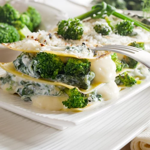 Συνταγή για λαζάνια με μπρόκολο ογκρατέν | Να τι θα μαγειρέψεις σήμερα