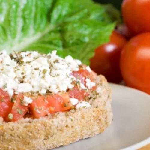 Κρητικός ντάκος, Κοτόπουλο με Κάρυ, Λουκουμάδες | 3 συνταγές για ένα γρήγορο και απλό τραπέζι