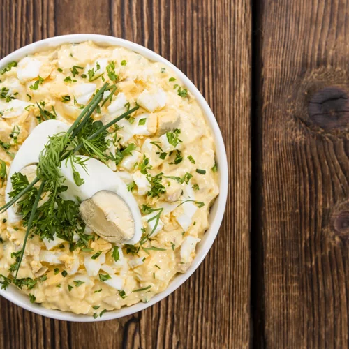 Συνταγές για αυγοσαλάτα και πρασοσαλάτα για το μενού του Πασχαλινού τραπεζιού