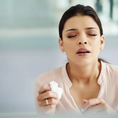 Ποιες είναι οι αλλεργίες της άνοιξης και πώς θα τις αντιμετωπίσεις τώρα (πριν σε πάρουν από κάτω!)