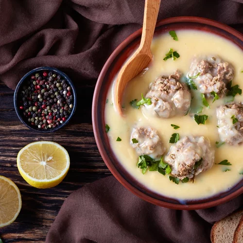 Τα "τεμπέλικα" γιουβαρλάκια που θα λατρέψεις | Η εύκολη συνταγή της Αργυρώς Μπαρμπαρίγου