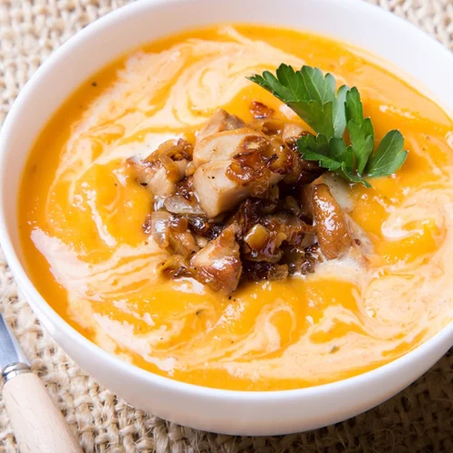 Σούπα με κίτρινη κολοκύθα, αχλάδι και καστανό ρύζι