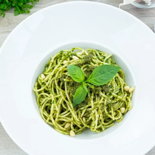Συνταγή για σπαγγέτι με σάλτσα πέστο βασιλικού