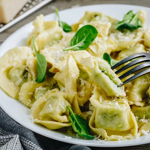 Συνταγή για τορτελίνια με σπανάκι στο φούρνο