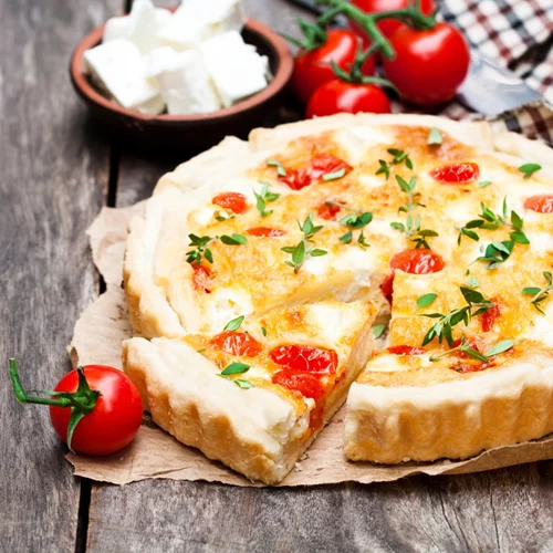 Αλμυρή τάρτα με φέτα και ντοματίνια