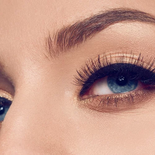 Πλήρης οδηγός τοποθέτησης ψεύτικων βλεφαρίδων και «χρυσά» μυστικά