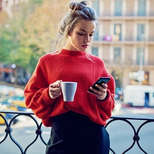 Tech Neck | Το ήξερες ότι τα social media συμβάλουν στην πρόωρη γήρανση;