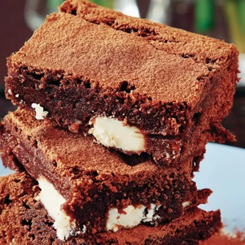 Μπράουνις τριπλής σοκολάτας από την Αργυρώ Μπαρμπαρίγου