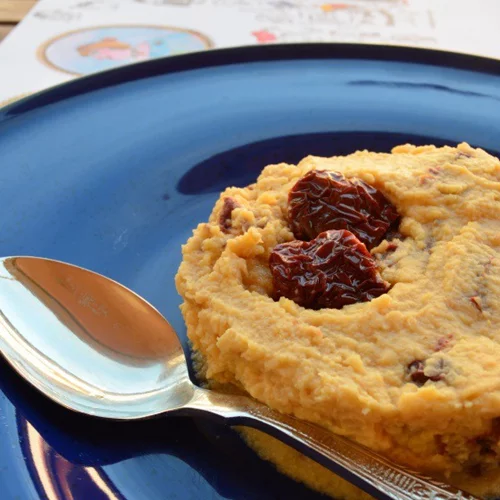 Συνταγή για χούμους με λιαστή ντομάτα | Ένα twist σε μια κλασική συνταγή