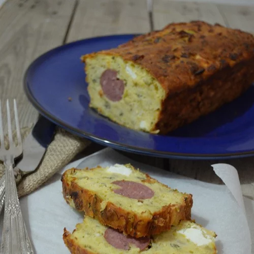 Yummy! Συνταγή για αλμυρό κέικ με πράσο, λουκάνικο και φέτα