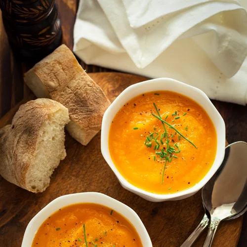 Σούπα με ψητές κόκκινες πιπεριές και πατάτα