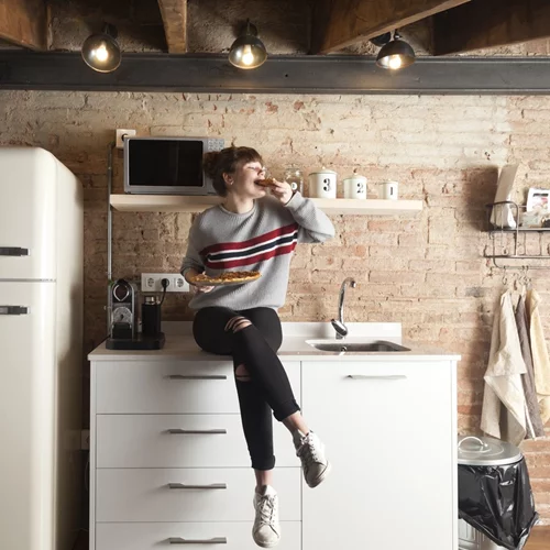 Πώς καθαρίζεται ο λεκές από λάδι ή τα σουέτ παπούτσια; 10 κοινά προβλήματα στο σπίτι και οι δοκιμασμένες λύσεις