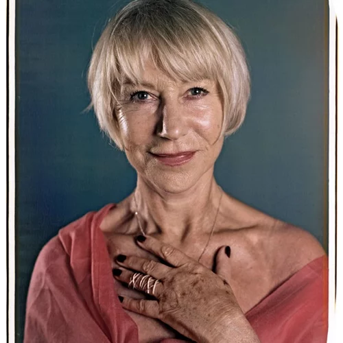 Η ανατρεπτική Helen Mirren φόρεσε το Gucci φόρεμα όσο πιο "ανατρεπτικά" γίνεται