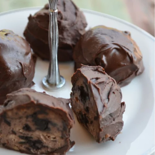 Πανεύκολες και super λαχταριστές τρούφες σοκολάτας με 3 μόνο υλικά