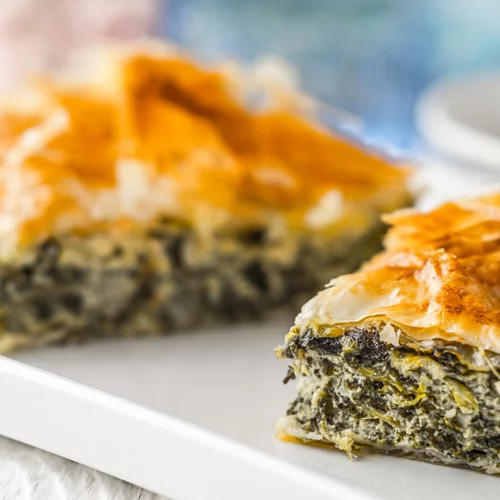 Σπανακόπιτα με φινόκιο, κρεμμύδι και μυρωδικά