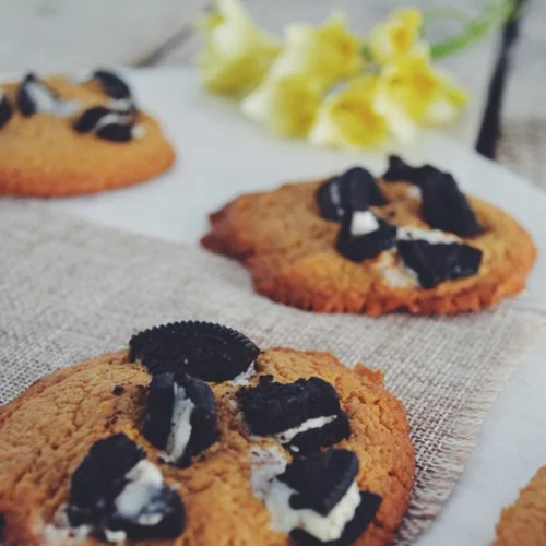 Συνταγή για μπισκότα με τυρί κρέμα και μαύρη ζάχαρη
