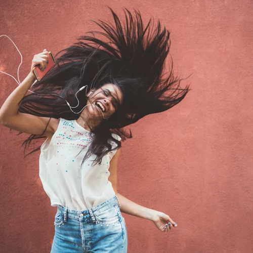 Πώς να γίνω χαρούμενη; 10 τρόποι που θα σε κάνουν να νιώσεις όμορφα