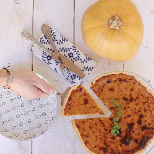 Συνταγή για τάρτα με κολοκύθα και καραμελωμένα κρεμμύδια