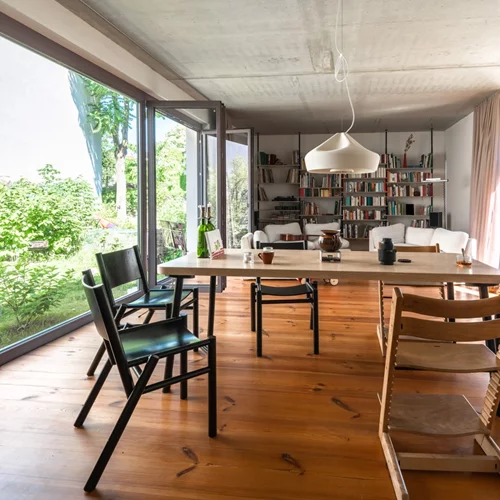 5+1 ιδέες για βιβλιοθήκη στο σαλόνι | Πώς να την εντάξεις στο χώρο σου;