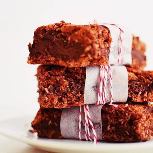 Σάντουιτς μπισκότο με σοκολάτα και καρύδα