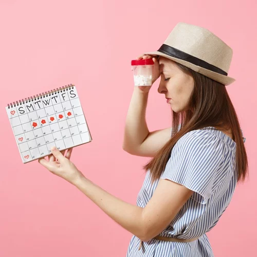 Τι φταίει για τις διαταραχές περιόδου σου; Οι αιτίες που δεν έχεις σταθερό κύκλο